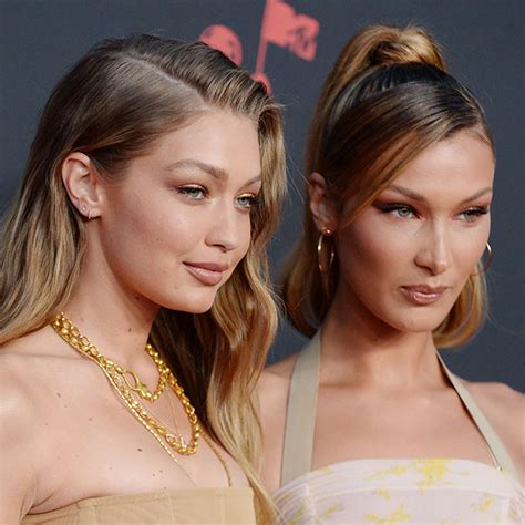 Gigi and Bella Hadid Are Completely Naked in Versaces Latest。